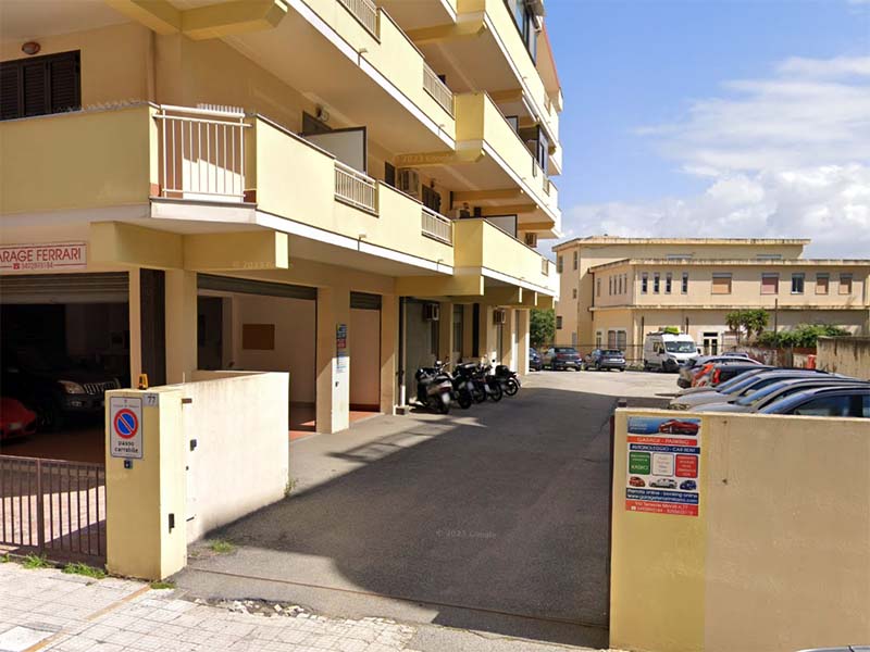 Garage Ferrari - Porto Milazzo Vialetto di accesso Garage Ferrari - Porto Milazzo