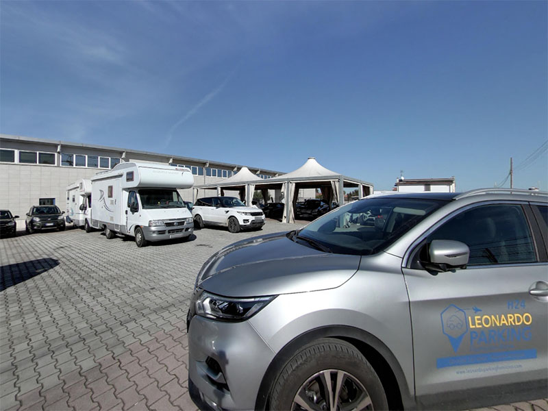 Leonardo Parking - Aeroporto Fiumicino Camper parcheggiati presso Leonardo Parking