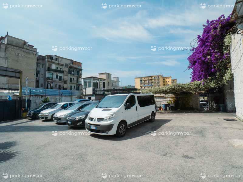 Garage Cristian - Porto Napoli Parcheggi scoperti Garage Cristian - Porto Napoli