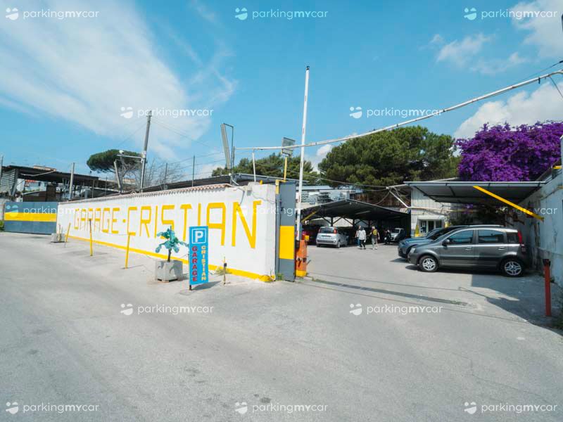 Garage Cristian - Porto Napoli Ingresso Garage Cristian - Porto Napoli
