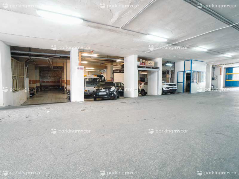 Scarpato Parking - Napoli stazione centrale Box Scarpato Parking - Napoli stazione centrale