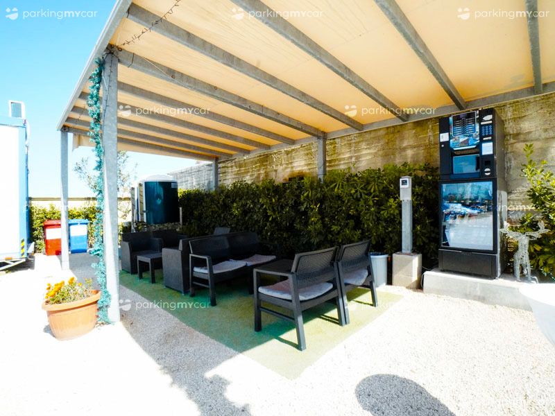 Quick Low Cost - Aeroporto Bari Sala d'attesa Quick Low Cost - Aeroporto Bari