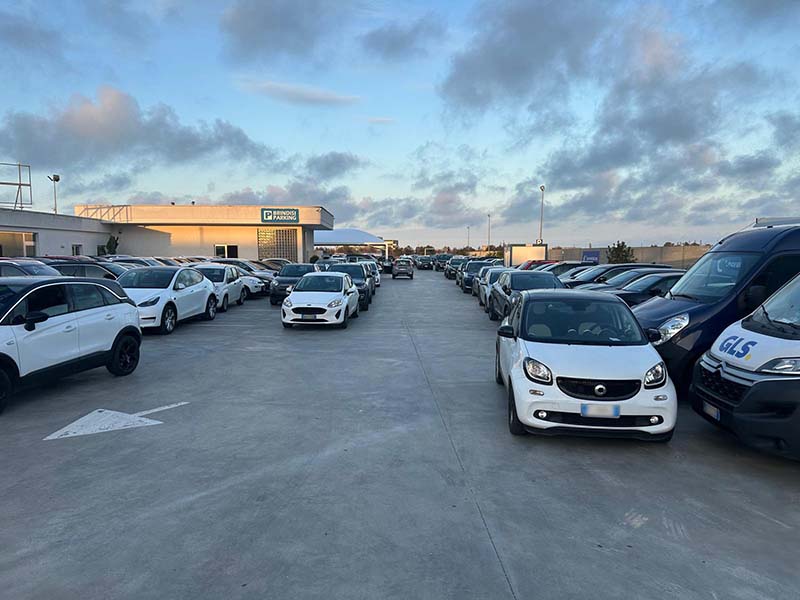 Parking Brindisi - Stazione Brindisi Auto parcheggiate Parking Brindisi - Stazione Brindisi