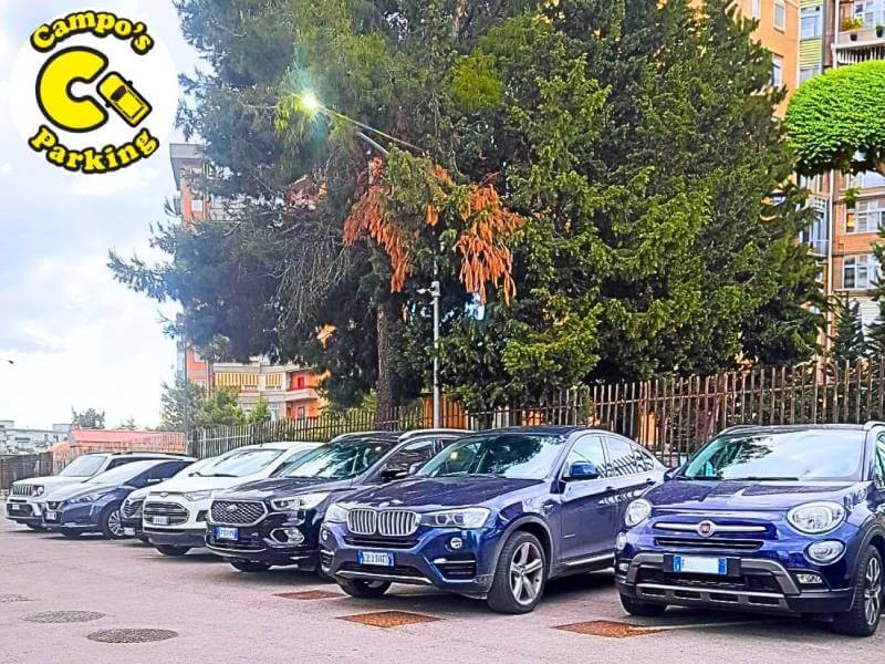 Campo's Family Park - Aeroporto Bari Auto parcheggiate Campo's Family Park - Aeroporto Bari