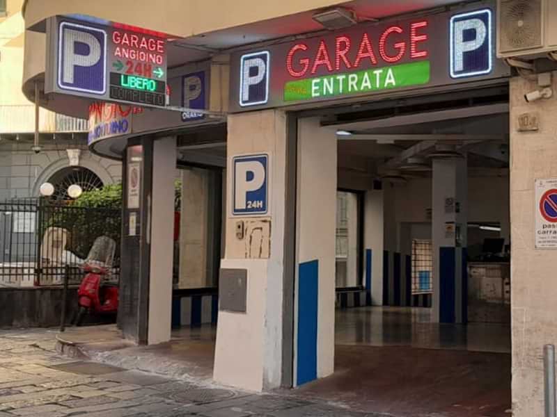 Gran Garage Angioino 2 - Napoli Municipio Entrata Gran Garage Angioino 2 - Napoli Municipio
