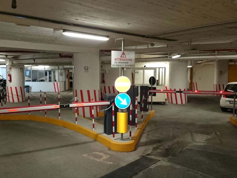 Garage Loreto - Porto Napoli Parcheggi al coperto Garage Loreto - Porto Napoli