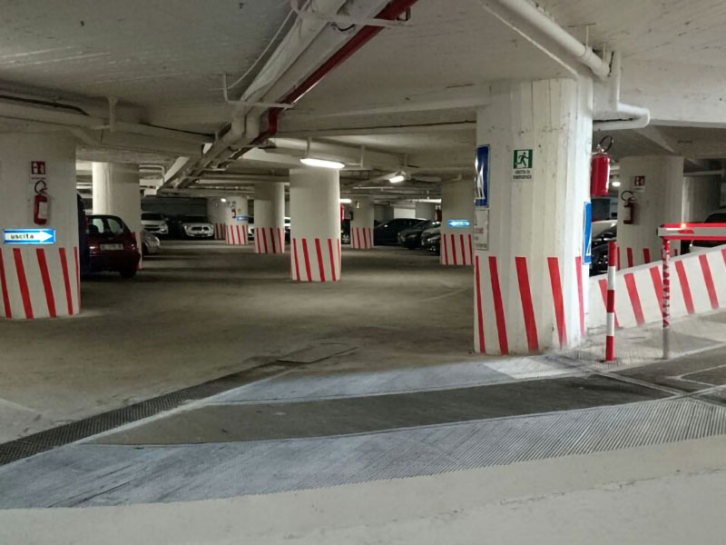 Garage Loreto - Porto Napoli Posti auto al coperto Garage Loreto - Porto Napoli